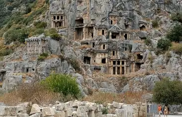 Mum Işığında Yemekler: Üzümlü'de Romantizm İçin Nerede Yemek Yemeli