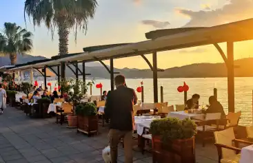 Manzaralı Yemek: Denize Bakan Restoranlar