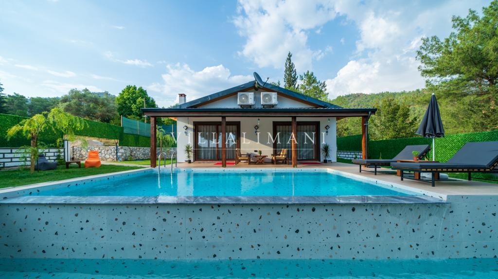 Villa Arya